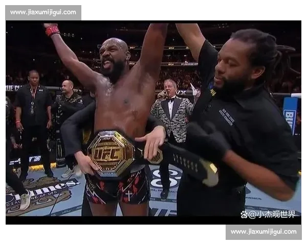 肘击定音！琼斯 UFC 巴黎赛 TKO 奥基延续连胜